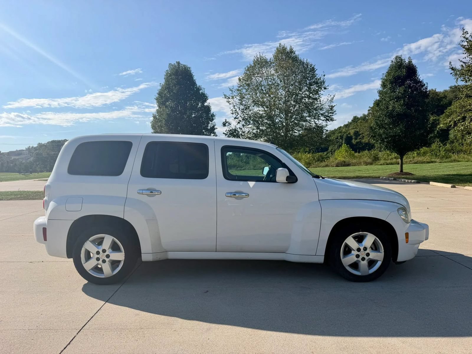 Used 2011 Chevrolet HHR LT FWD image 6