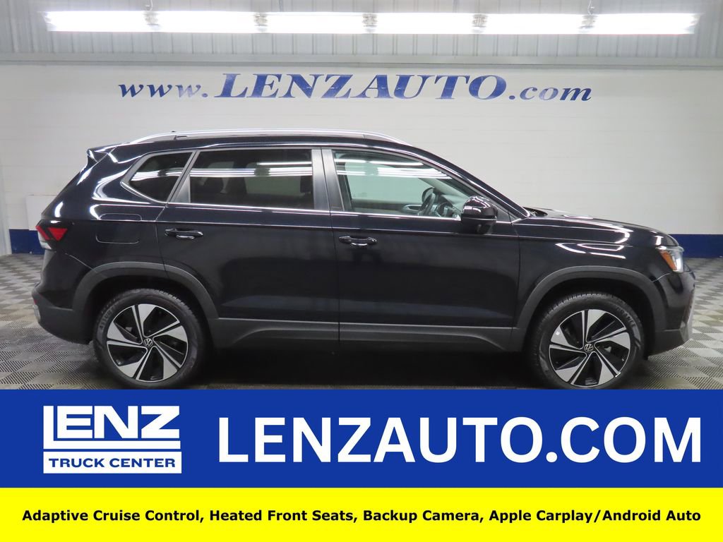 Used 2025 Volkswagen Taos SE AWD/4WD image 1