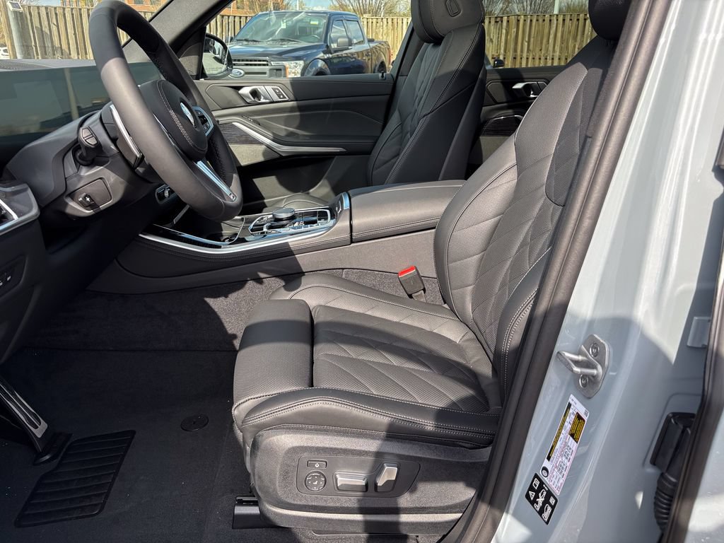 New 2026 BMW X5 xDrive40i w/ M Sport Package AWD/4WD image 15