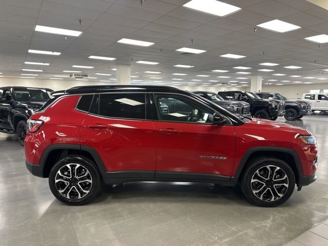 Used 2023 Jeep Compass Limited AWD/4WD image 8
