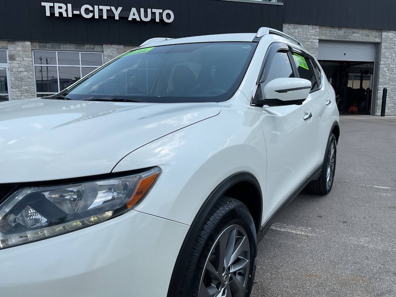 Used 2016 Nissan Rogue SL FWD image 2