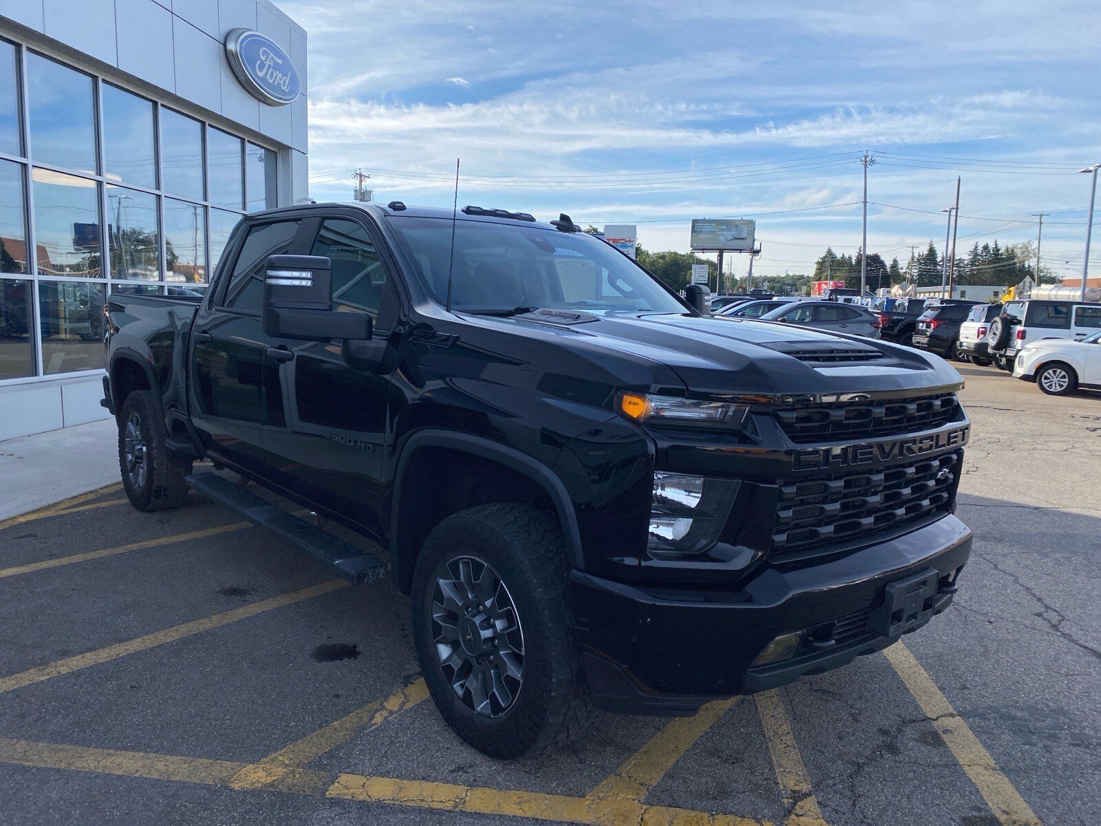 Used 2023 Chevrolet Silverado 2500 Custom w/ Custom Value Package AWD/4WD image 8