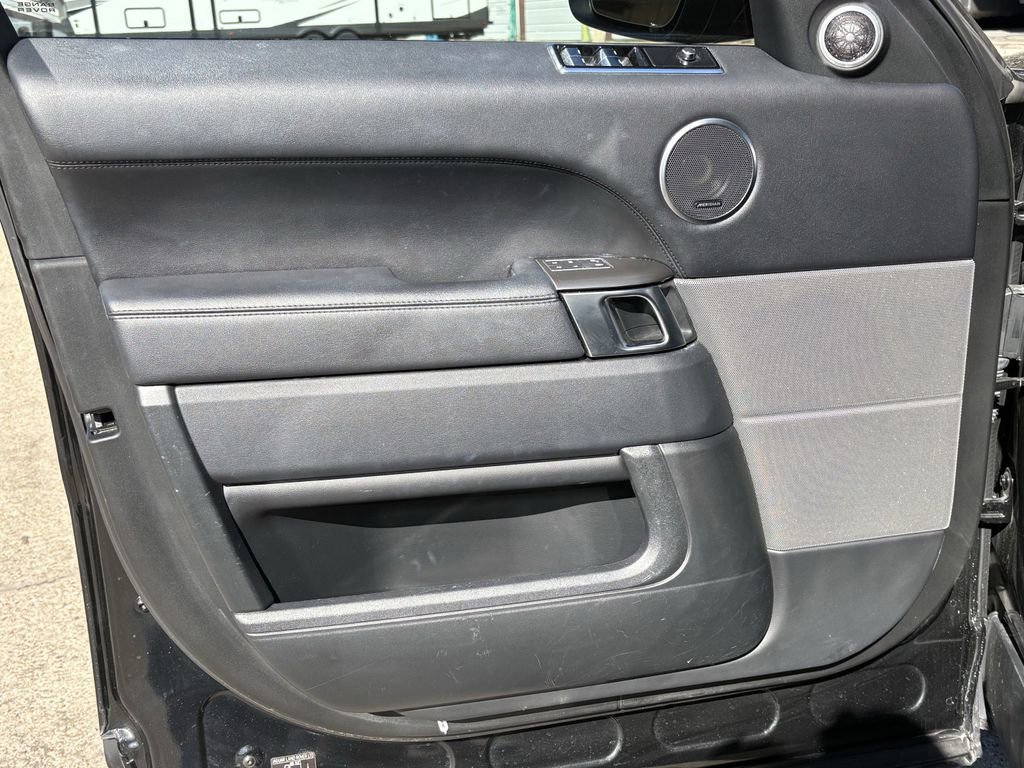 Used 2018 Land Rover Range Rover Sport SE image 10