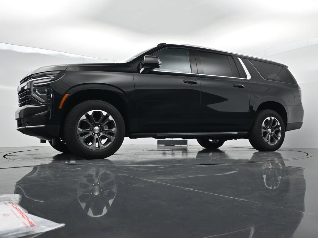 New 2026 Chevrolet Suburban LT w/ Comfort Package RWD image 26