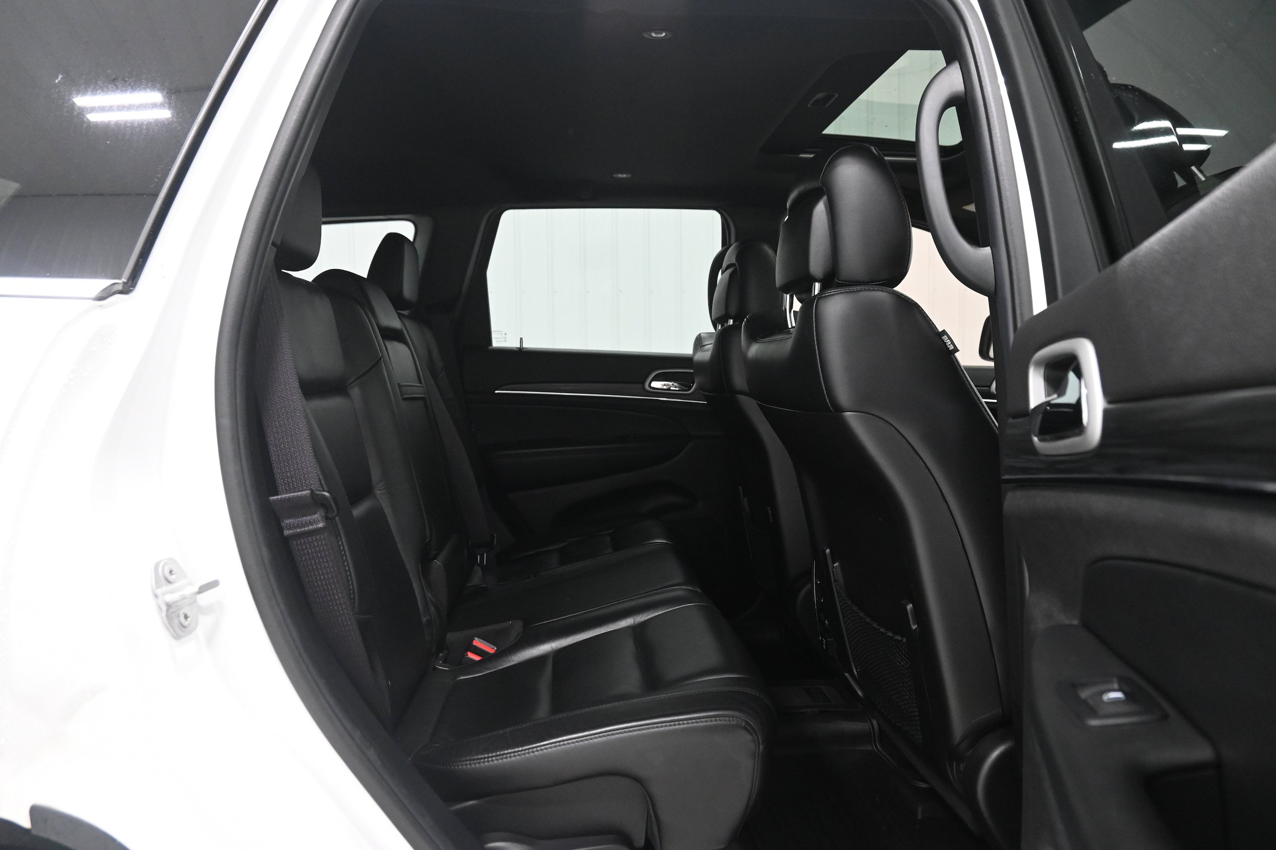Used 2021 Jeep Grand Cherokee Limited AWD/4WD image 32