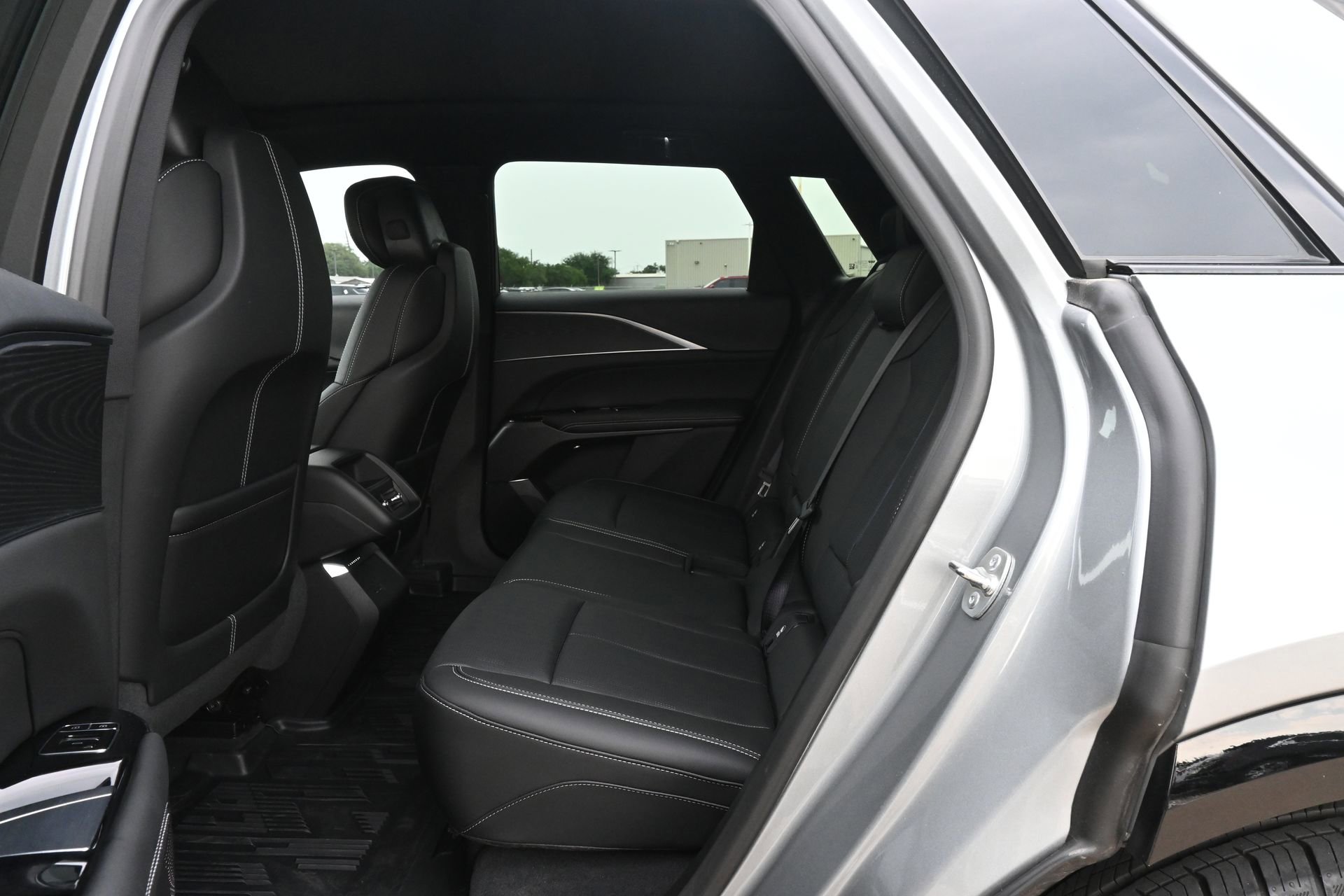 Used 2025 Cadillac Lyriq Luxury RWD image 19