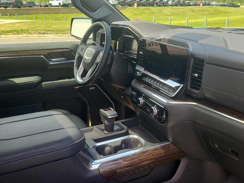 Used 2024 GMC Sierra 1500 Elevation w/ Elevation Premium Package AWD/4WD image 30