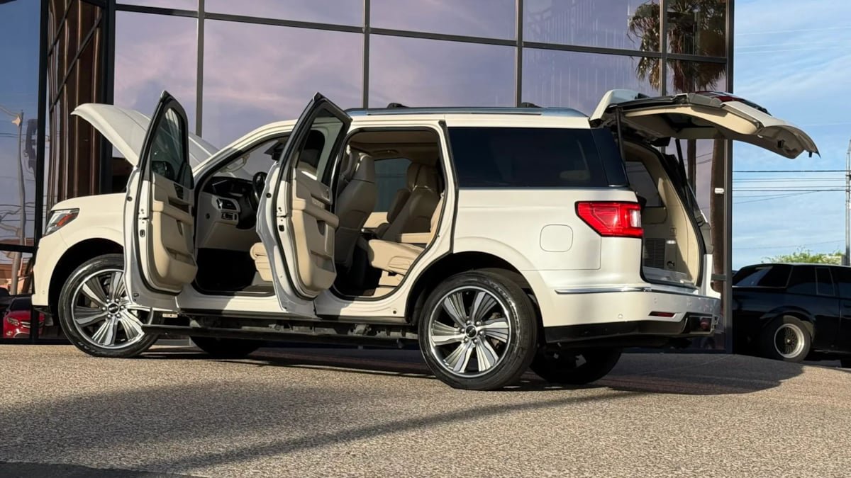 Used 2019 Lincoln Navigator Reserve AWD/4WD image 29