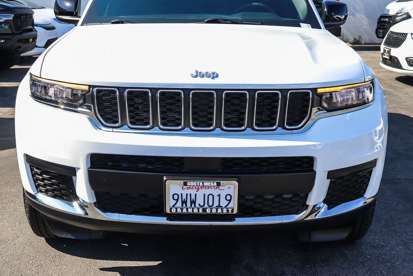 Used 2025 Jeep Grand Cherokee L Laredo RWD image 9