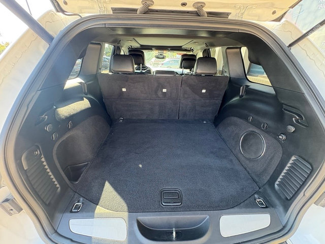 Used 2019 Jeep Grand Cherokee Overland AWD/4WD image 5