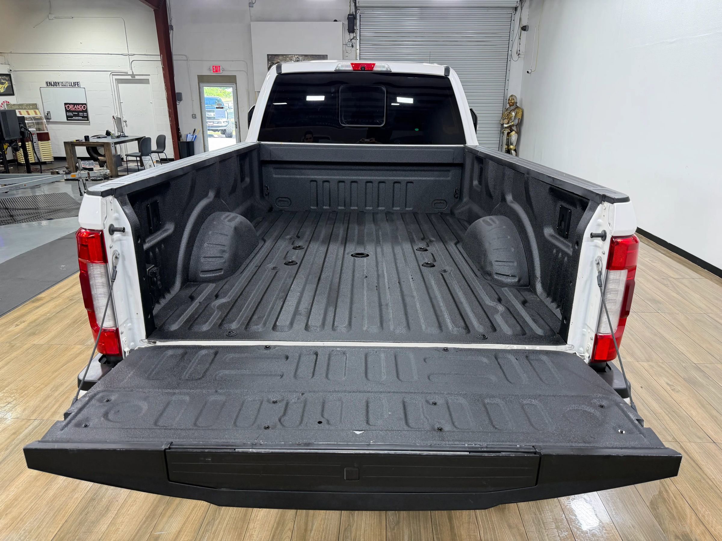 Used 2019 Ford F350 Platinum w/ Platinum Ultimate Package AWD/4WD image 8