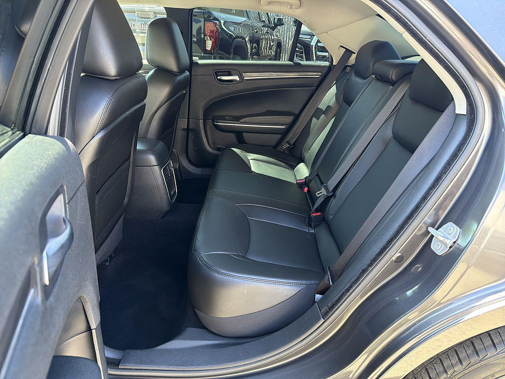 Used 2022 Chrysler 300 Touring L w/ Safetytec Plus Group RWD image 23