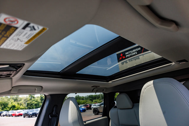 New 2025 Mitsubishi Outlander AWD image 24