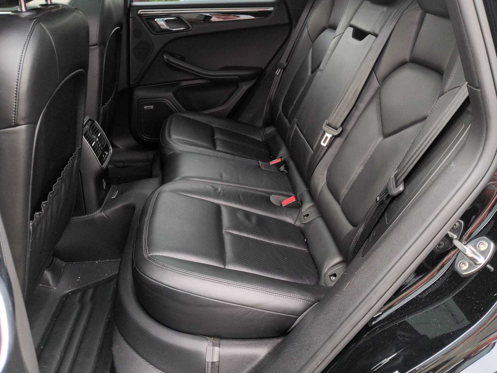 Used 2018 Porsche Macan AWD/4WD image 20