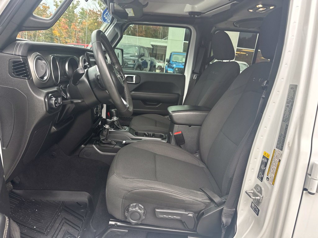 Used 2023 Jeep Gladiator Overland AWD/4WD image 12