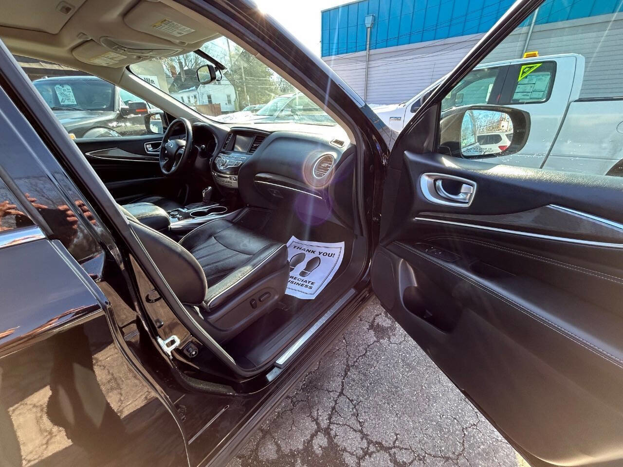 Used 2017 INFINITI QX60 AWD w/ Premium Package image 9