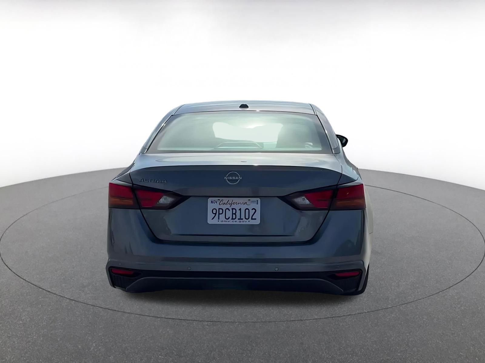 Used 2025 Nissan Altima 2.5 SV FWD image 12