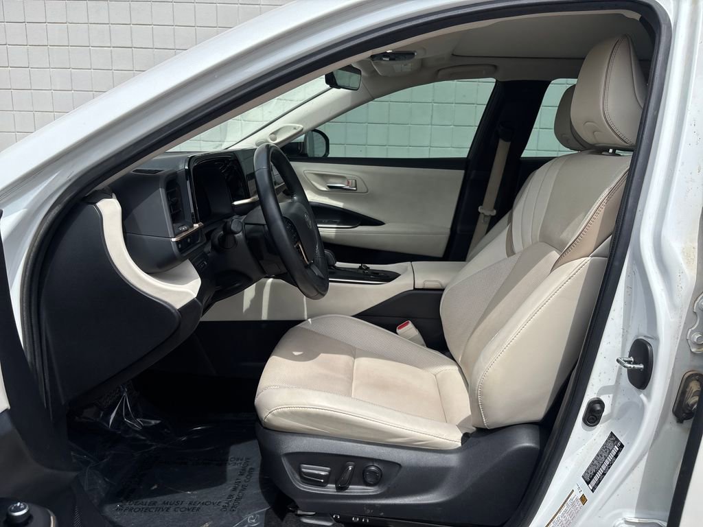 Used 2023 Toyota Crown Limited image 6