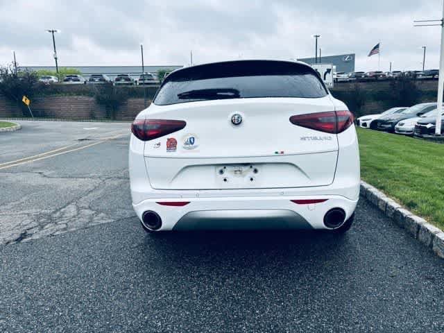 Used 2020 Alfa Romeo Stelvio Ti w/ Active Blind Spot Package AWD/4WD image 5