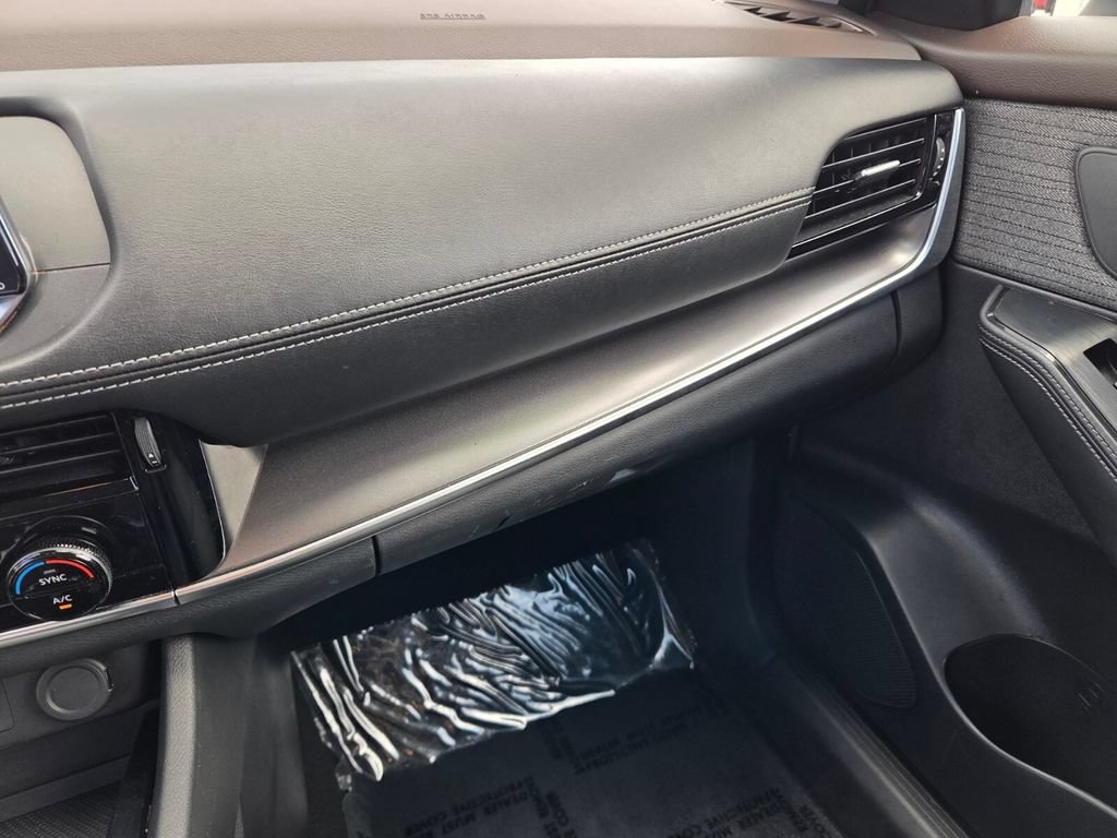 Used 2022 Nissan Rogue SV FWD image 26