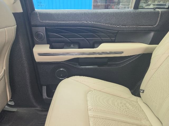 Used 2019 Ford Expedition Max Platinum AWD/4WD image 9