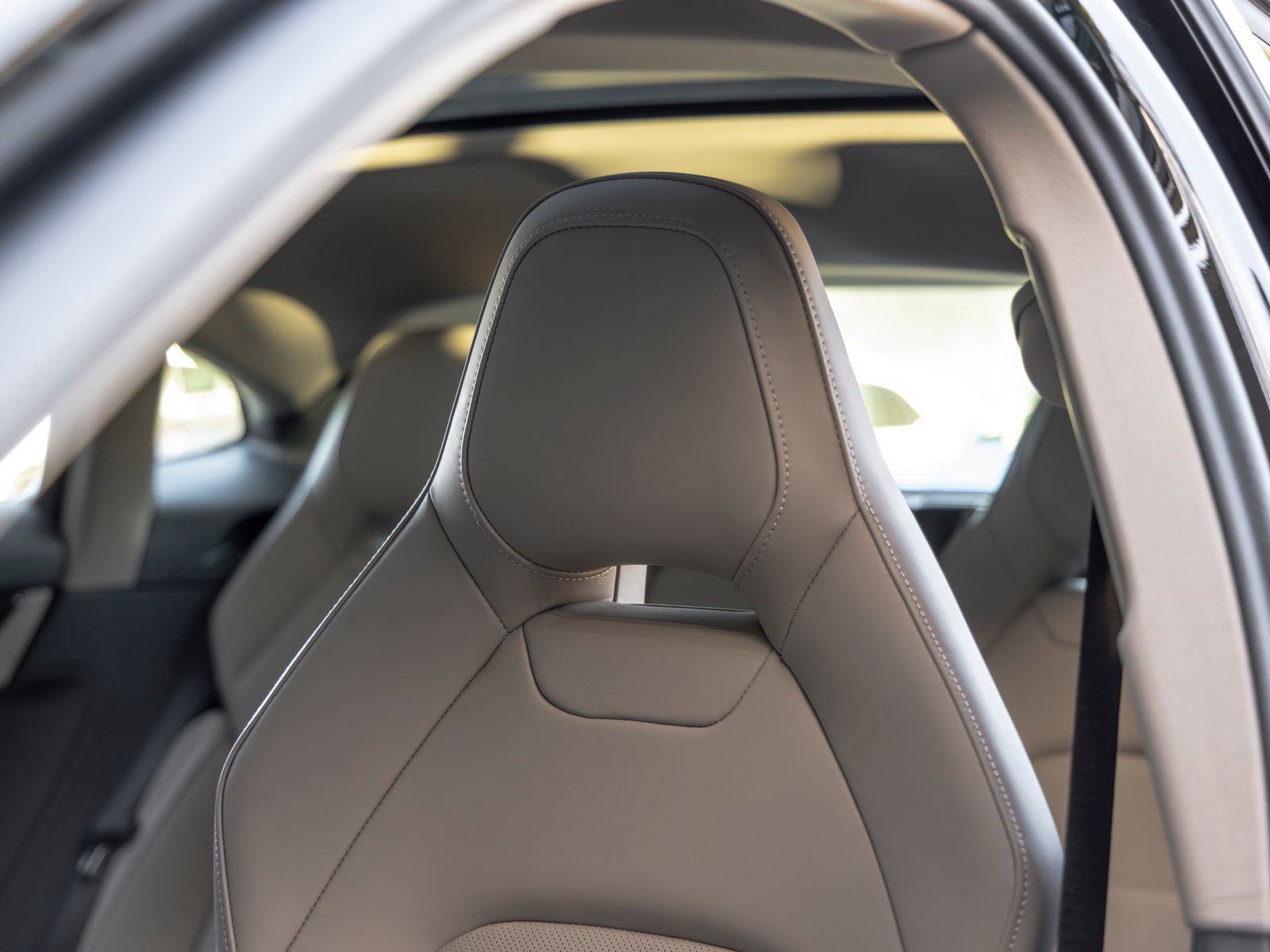 Certified 2025 Porsche Panamera RWD image 27