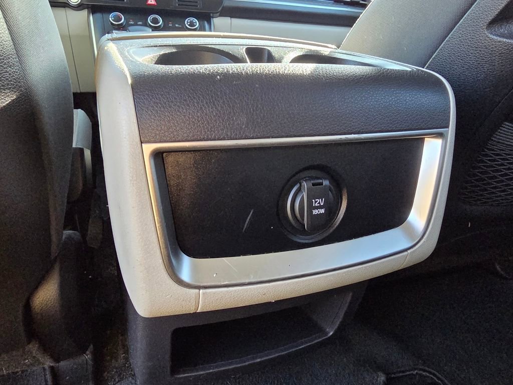 Used 2022 Kia Carnival LX image 27