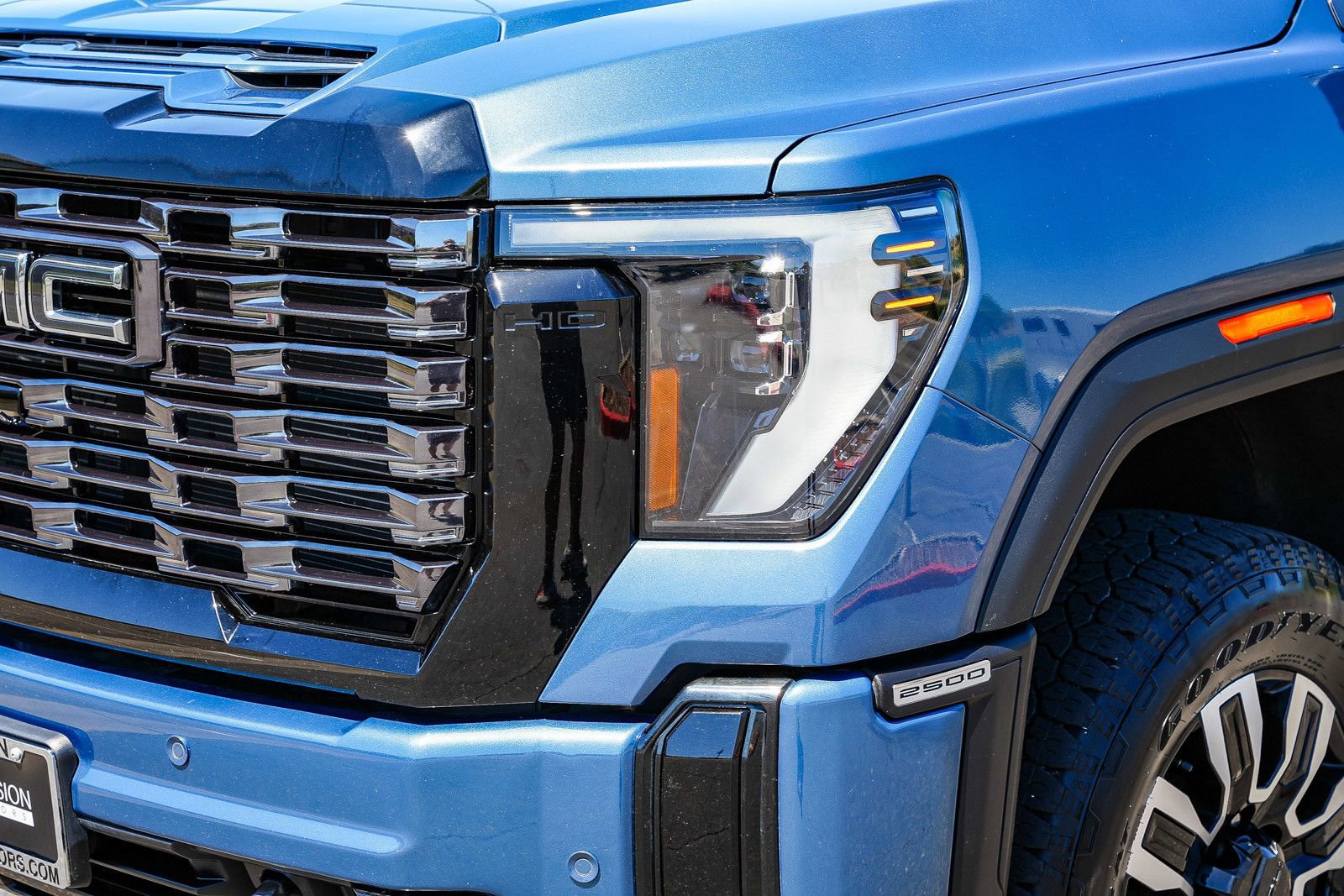 Used 2025 GMC Sierra 2500 Denali Ultimate w/ Max Trailering Package AWD/4WD image 8