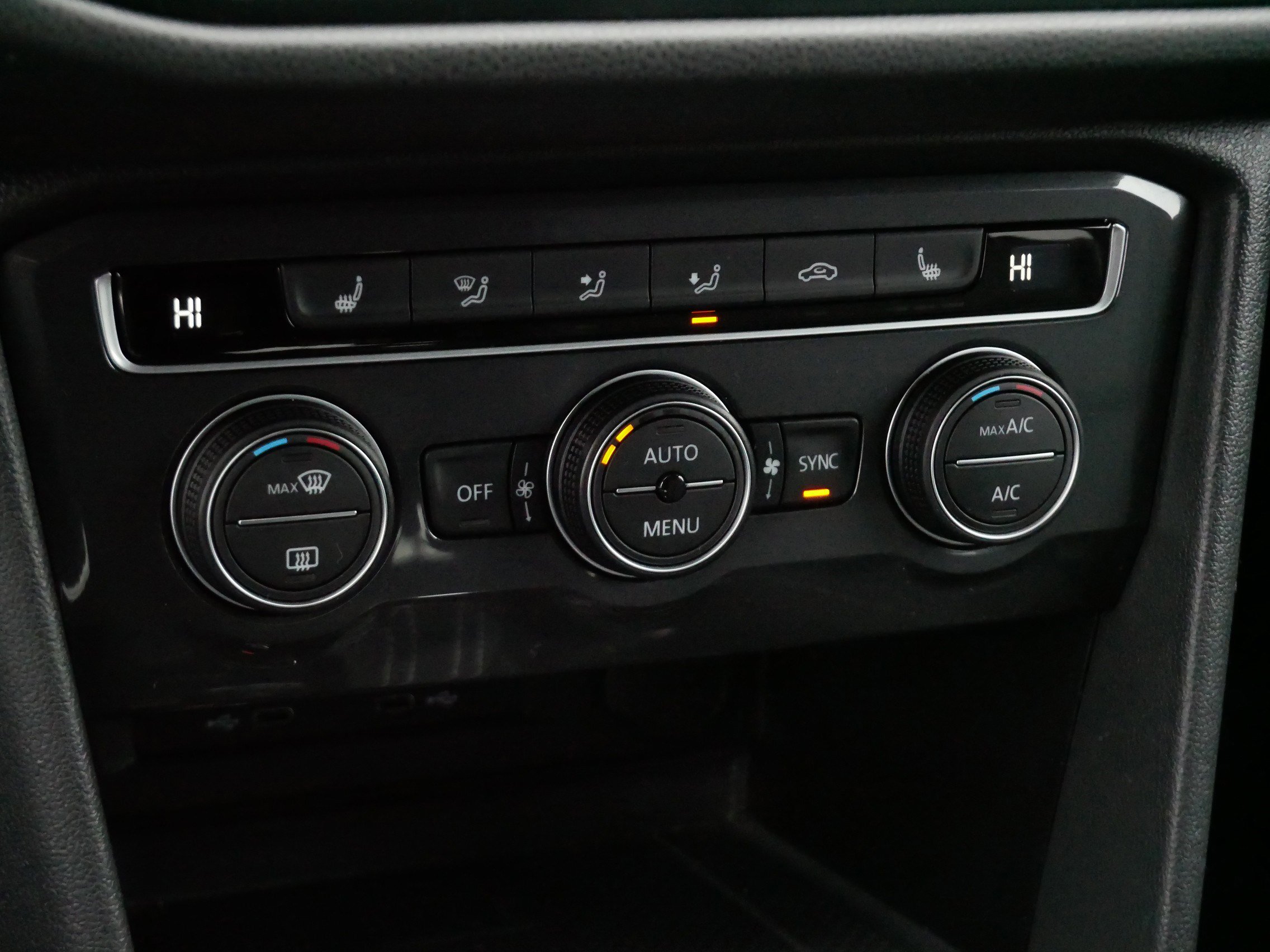 Used 2021 Volkswagen Tiguan SE R-Line image 23