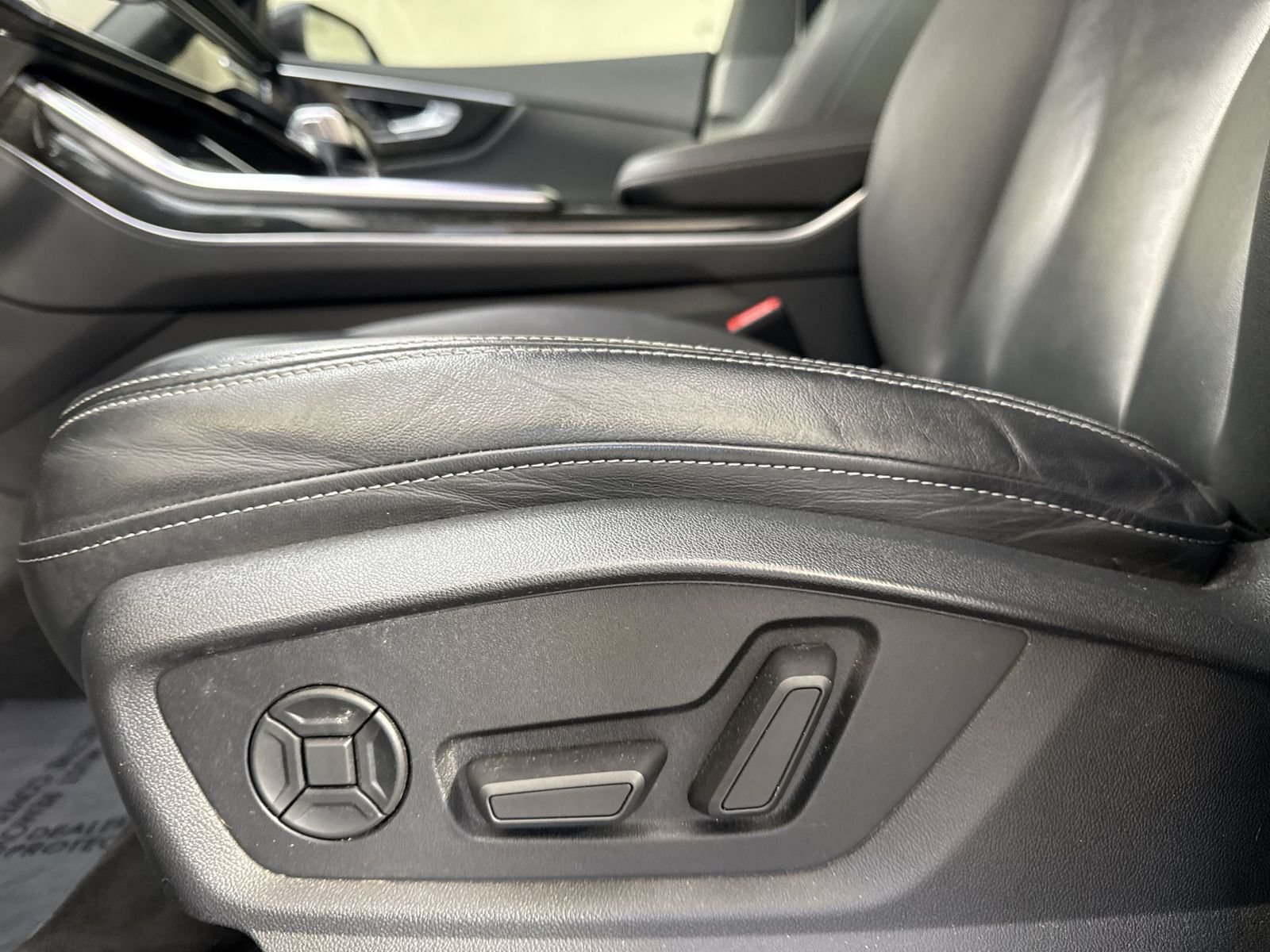 Used 2019 Audi Q8 Premium w/ Convenience Package AWD/4WD image 22