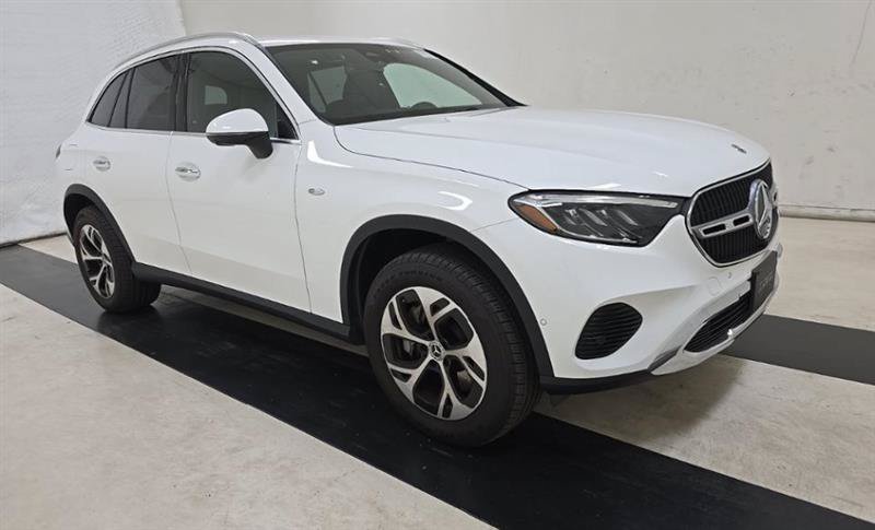 Used 2025 Mercedes-Benz GLC 350e 4MATIC image 3