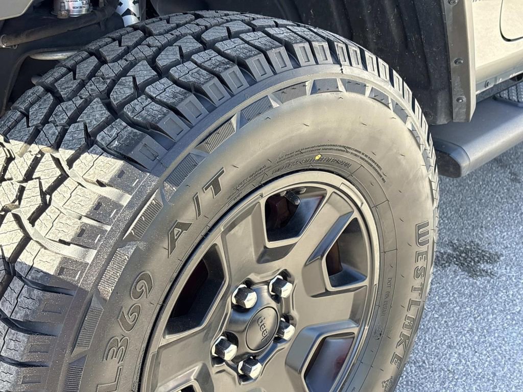 Used 2020 Jeep Gladiator Mojave w/ Dual Top Group AWD/4WD image 9