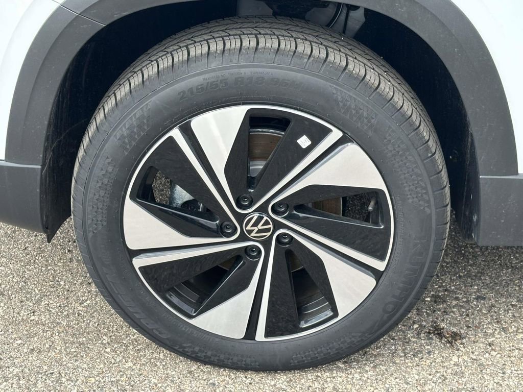New 2025 Volkswagen Taos SE AWD/4WD image 7