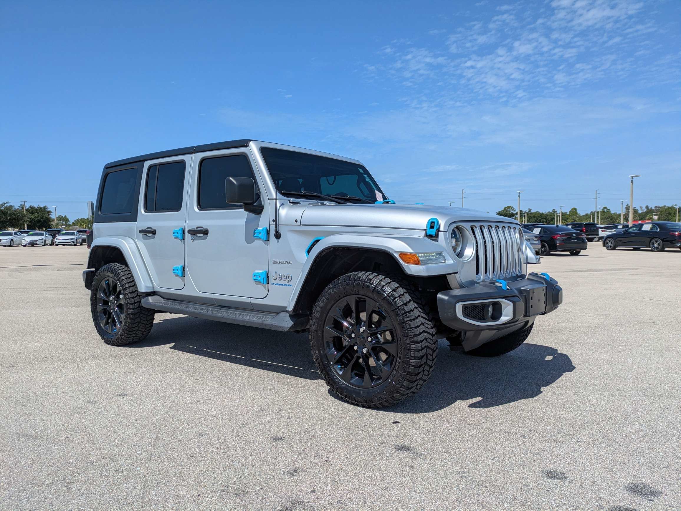 Used 2023 Jeep Wrangler Unlimited Sahara w/ Cold Weather Group AWD/4WD image 2