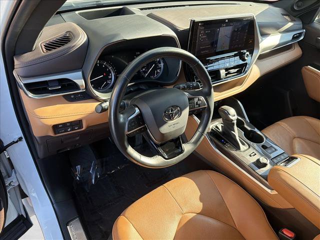 Used 2021 Toyota Highlander Platinum image 13