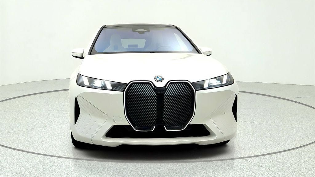Used 2026 BMW iX xDrive45 w/ Premium Package AWD/4WD image 2