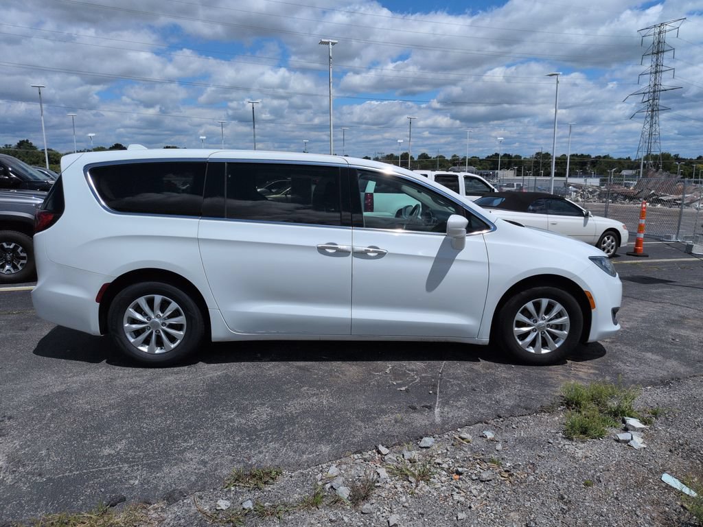 Used 2018 Chrysler Pacifica Touring Plus FWD image 7