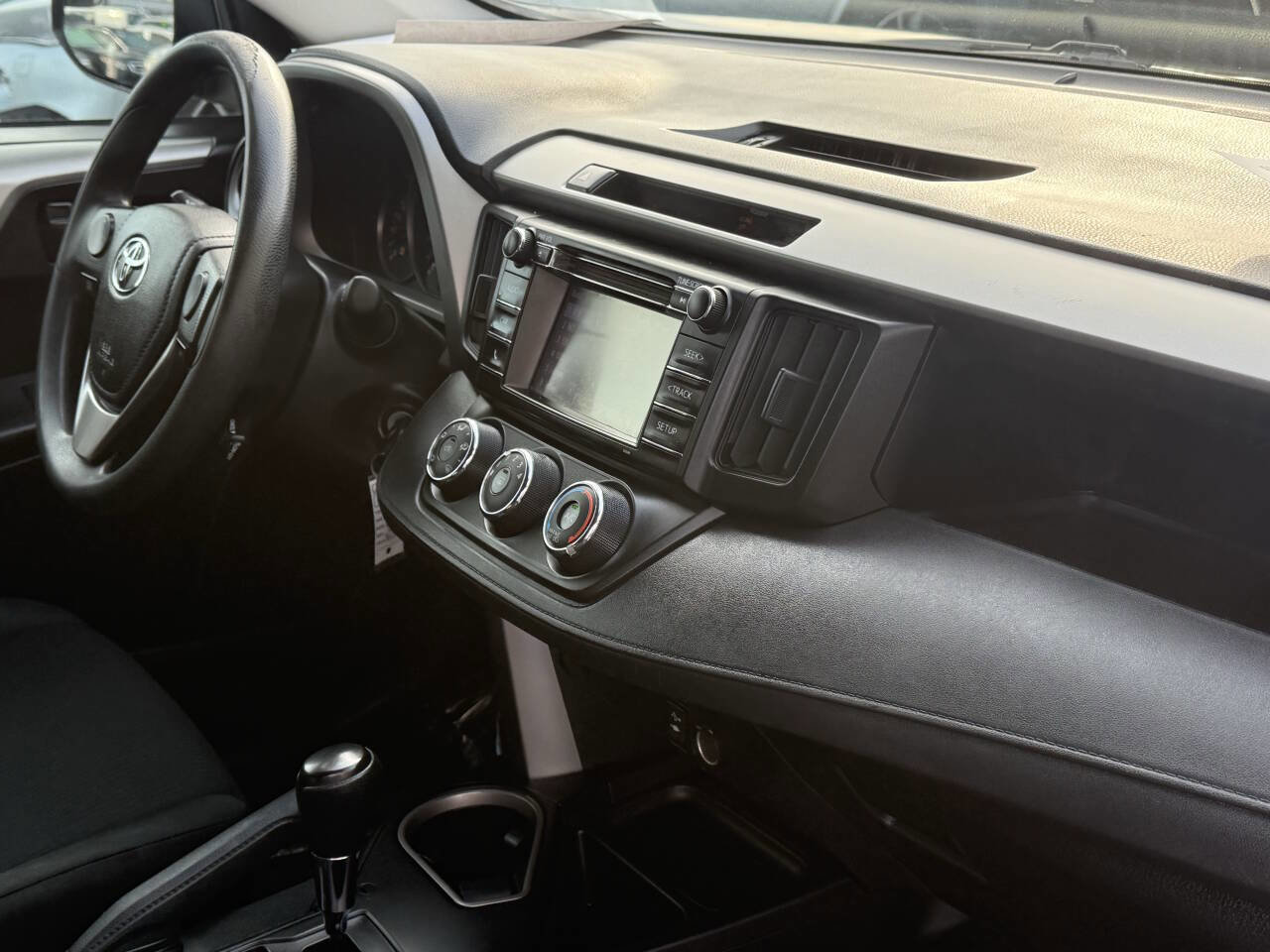 Used 2016 Toyota RAV4 LE FWD image 17