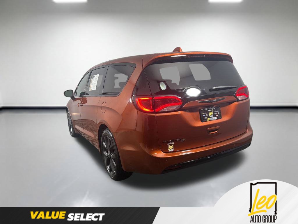 Used 2018 Chrysler Pacifica Touring Plus w/ S Appearance Package FWD image 4