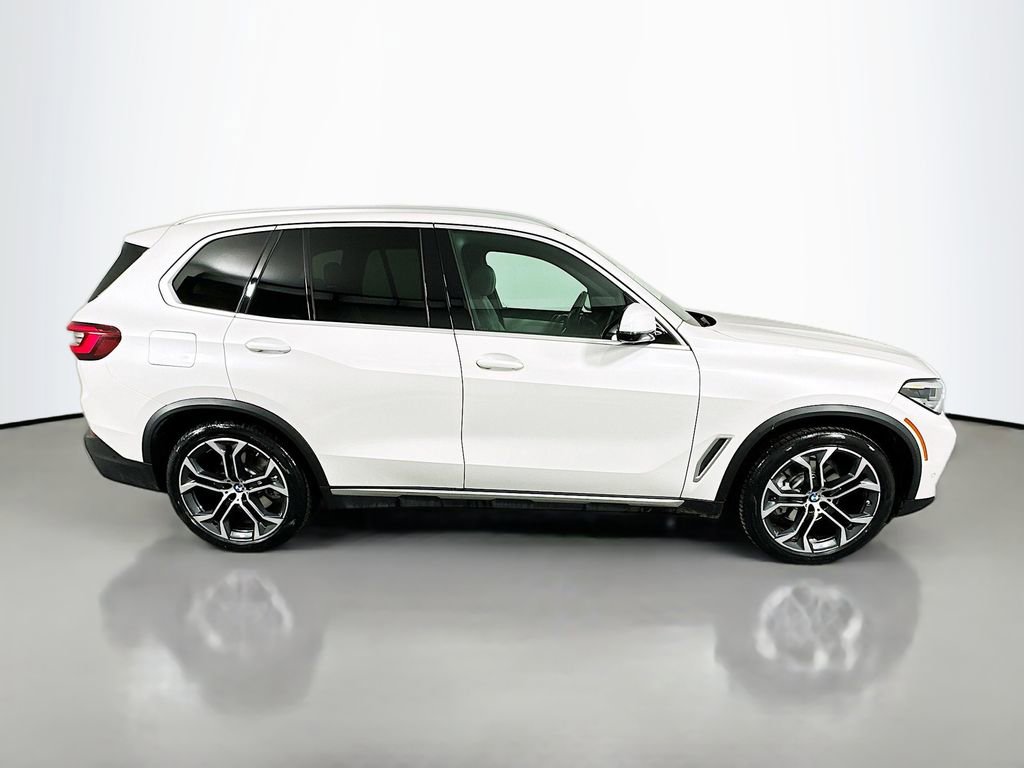 Certified 2023 BMW X5 xDrive40i w/ Parking Assistance Package image 4
