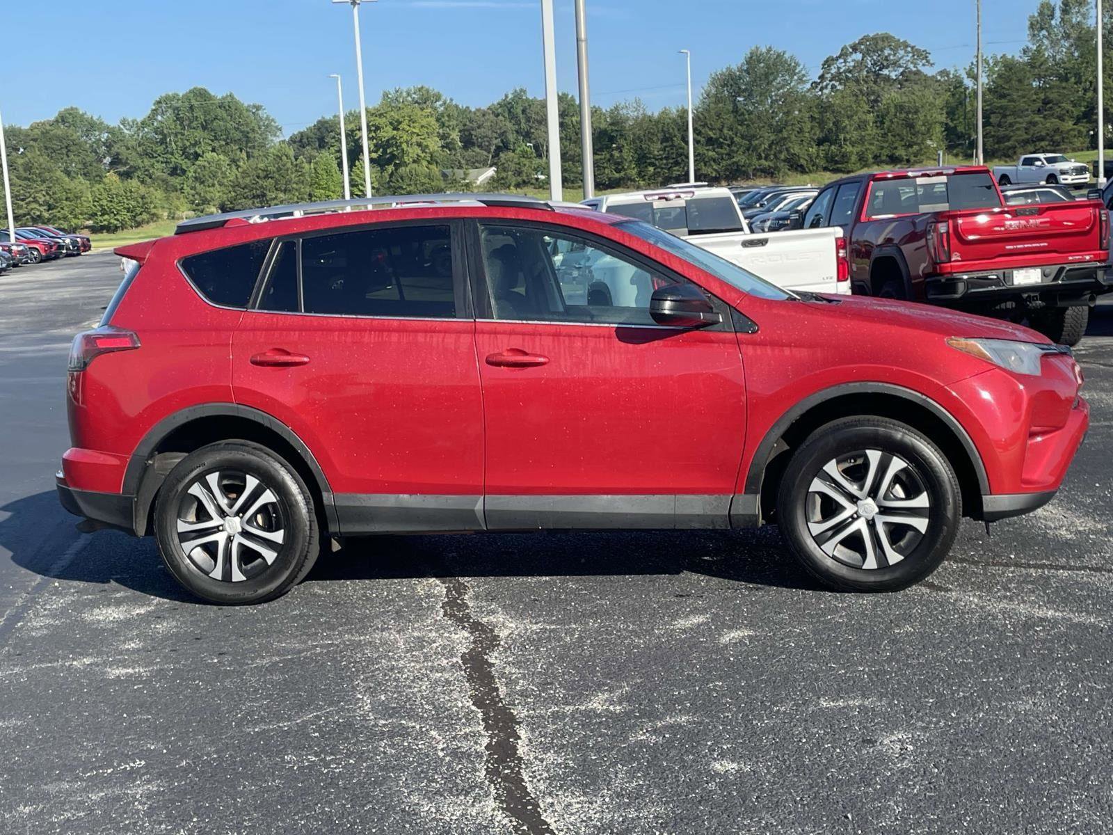 Used 2017 Toyota RAV4 LE image 14