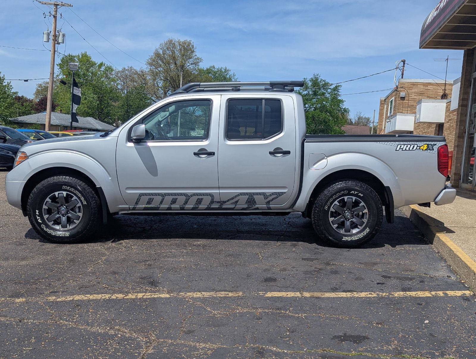 Used 2020 Nissan Frontier PRO-4X w/ Pro-4x Utility Package AWD/4WD image 17