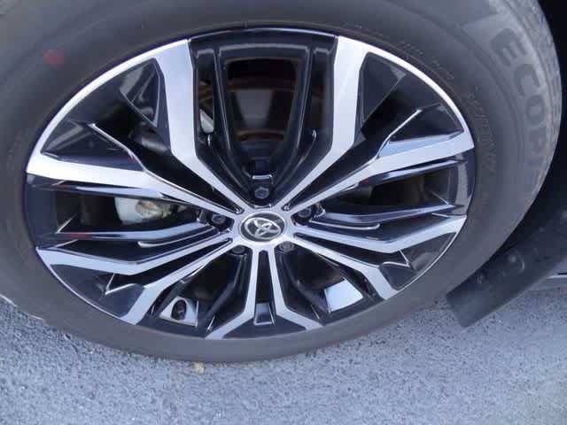 Certified 2026 Toyota Crown AWD/4WD image 18