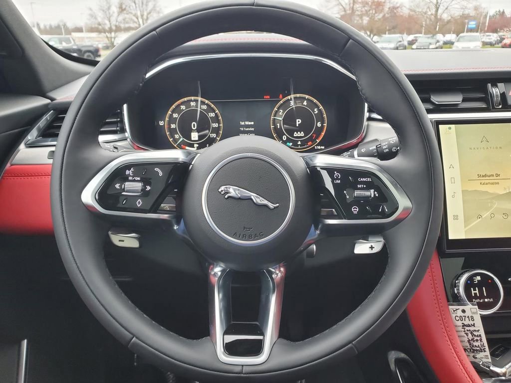 Used 2024 Jaguar F-PACE R-Dynamic S image 23