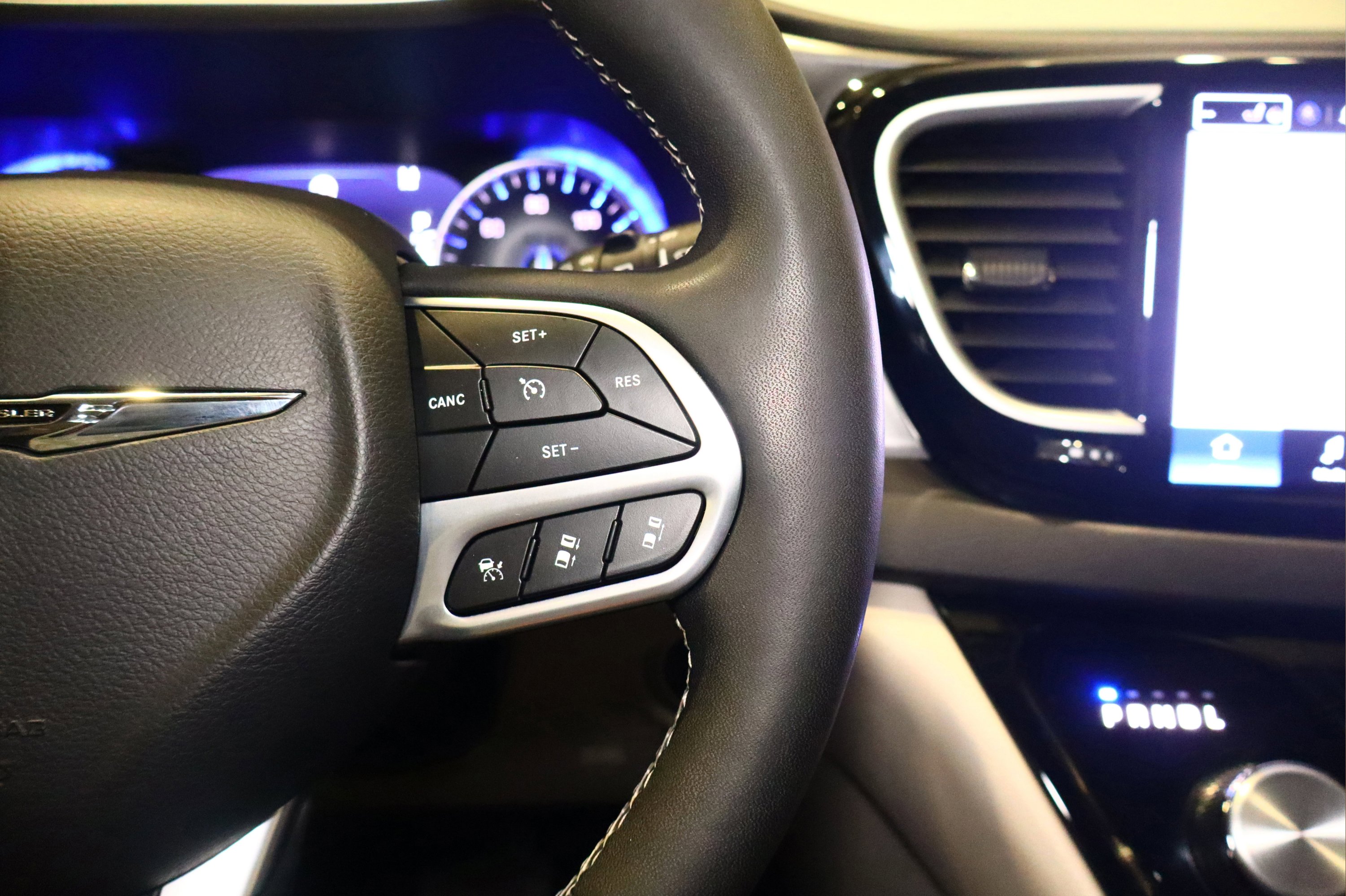 Used 2024 Chrysler Pacifica Touring-L image 12