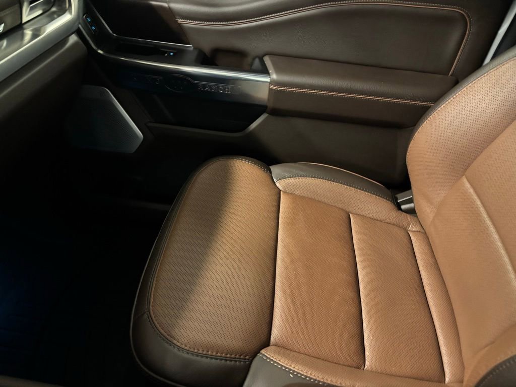 Used 2025 Ford F350 King Ranch w/ FX4 Off-Road Package image 15