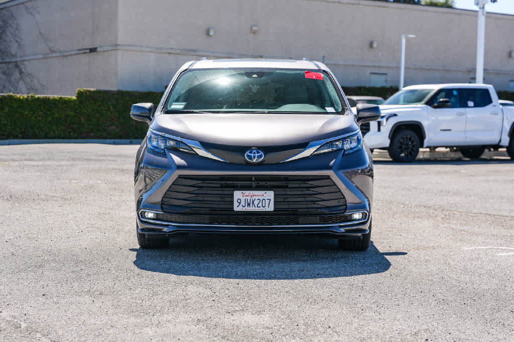 Certified 2024 Toyota Sienna XLE w/ XLE Plus Package AWD/4WD image 2