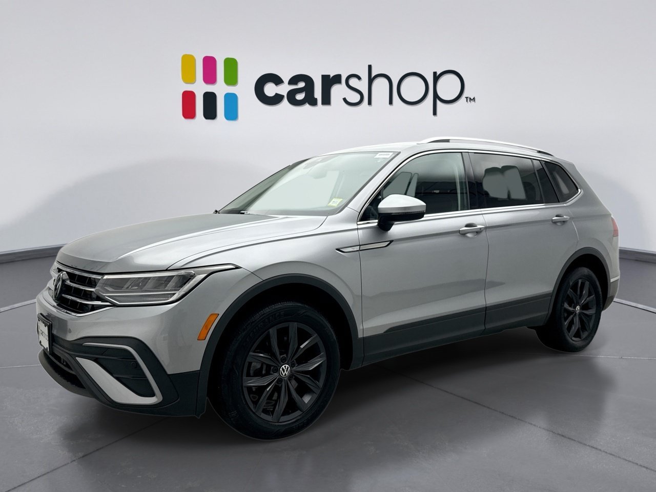 Used 2024 Volkswagen Tiguan SE AWD/4WD image 1