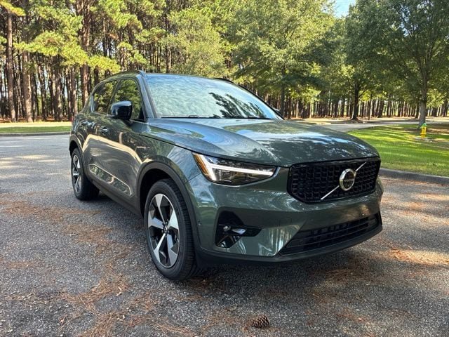 New 2026 Volvo XC40 B5 Plus w/ Protection Package Premier AWD/4WD image 3
