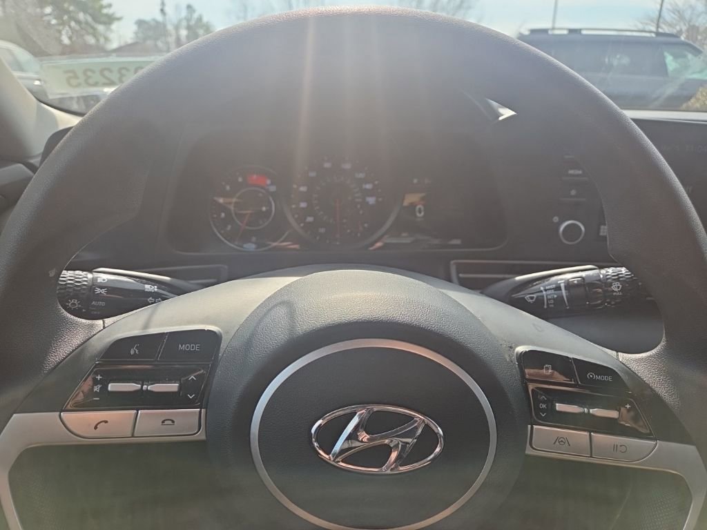 Used 2023 Hyundai Elantra SEL image 16